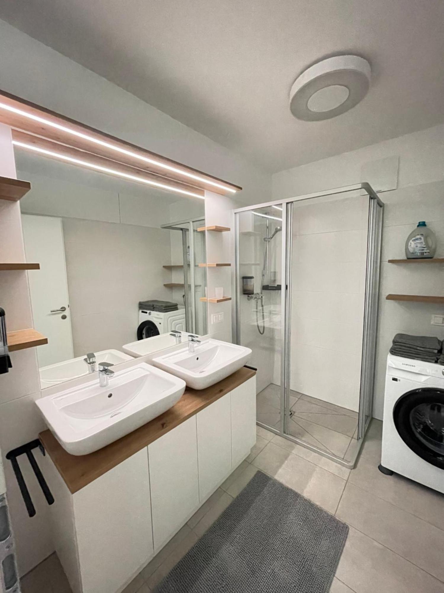 100 Qm Penthouse, Self-Check-In, 2 Parkplaetze Daire Graz Dış mekan fotoğraf