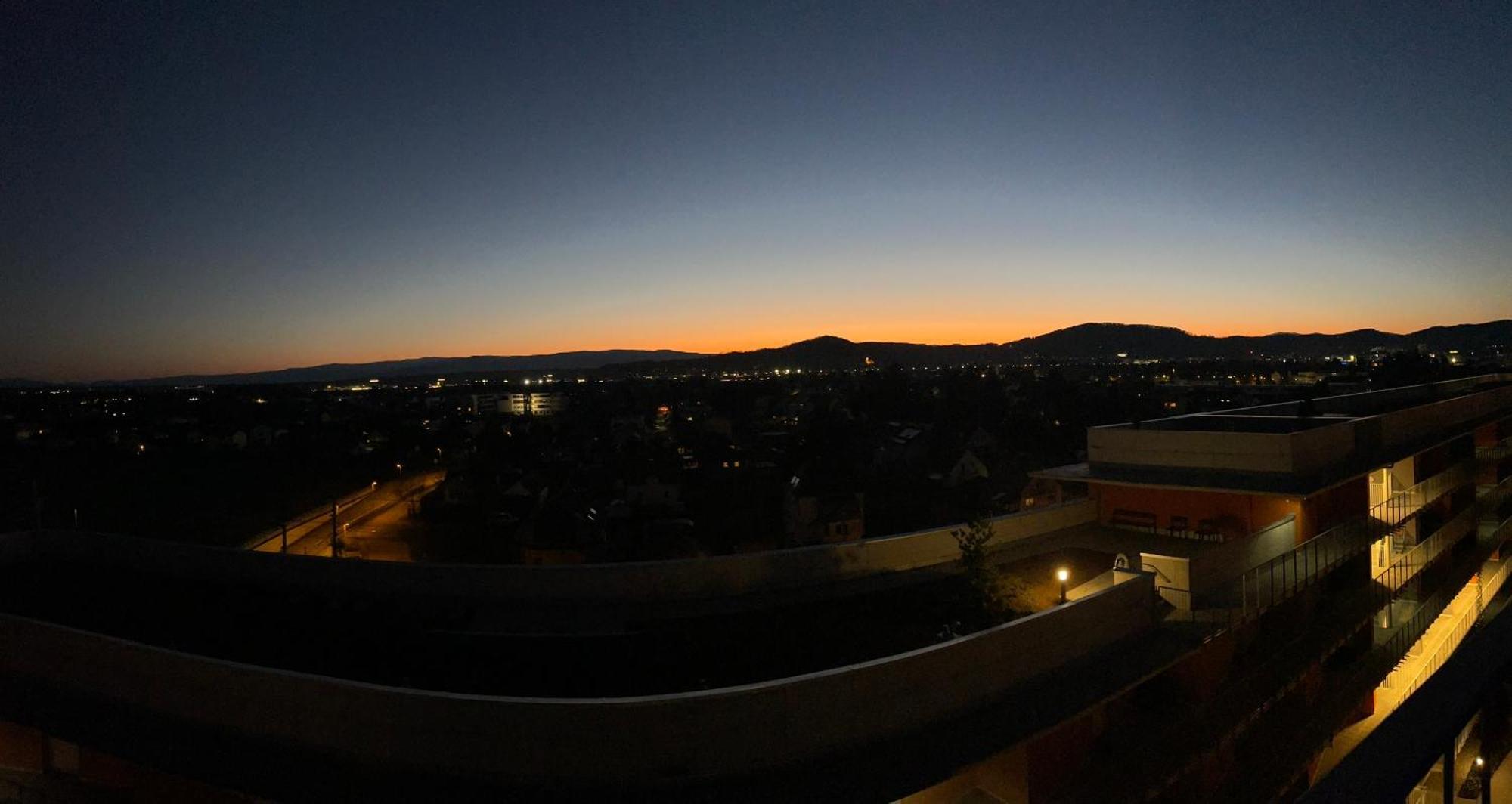 100 Qm Penthouse, Self-Check-In, 2 Parkplaetze Daire Graz Dış mekan fotoğraf